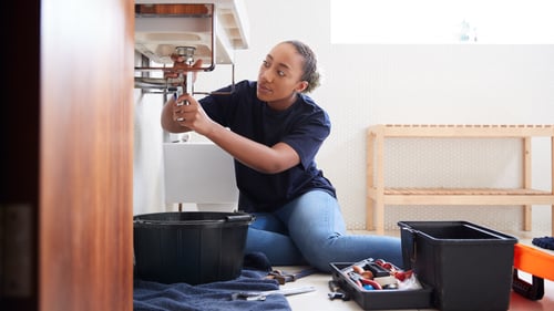 Fixing a Leaking Tap DIY vs Plumber