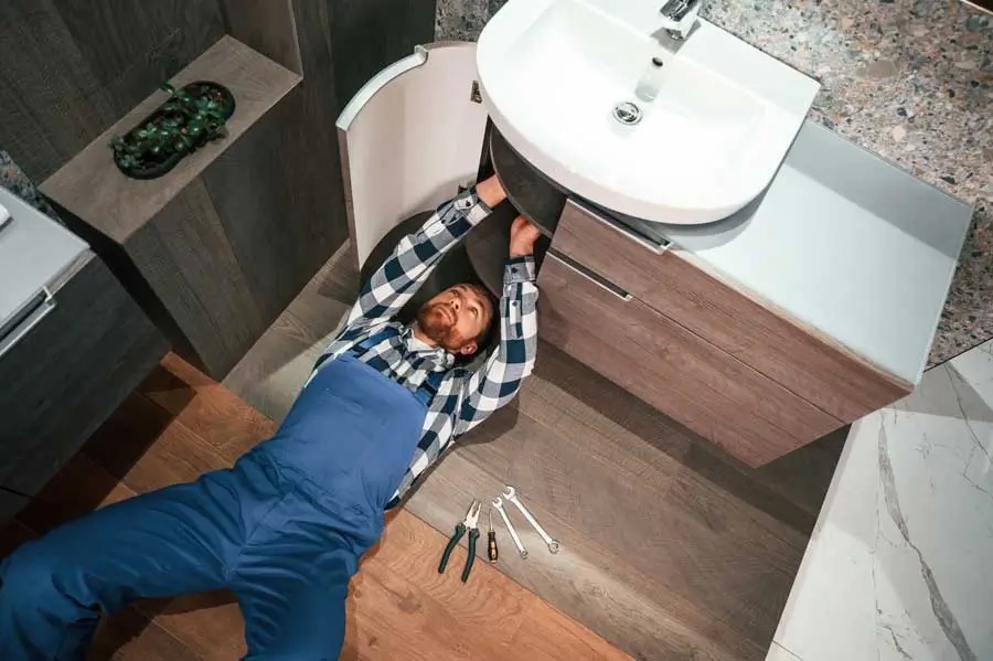 Local Ashgrove plumber fixing water tap and pipe leaks